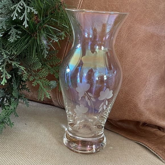 Iridescent vase with etched floral detail in 6 1/4” H x 2 5/8” across top size - Picture 6 of 8